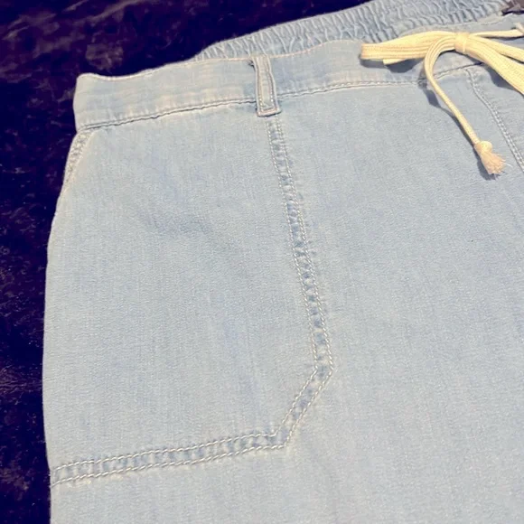 Torrid size 2 (18/20) light jean colored elastic waste pull on pants - Picture 4 of 6